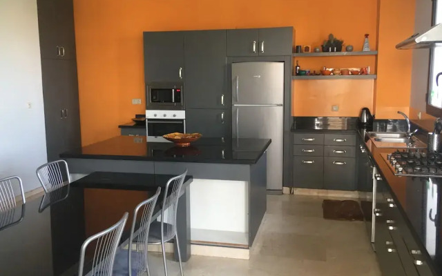 Spacious Comfortable Villa Ref T72024