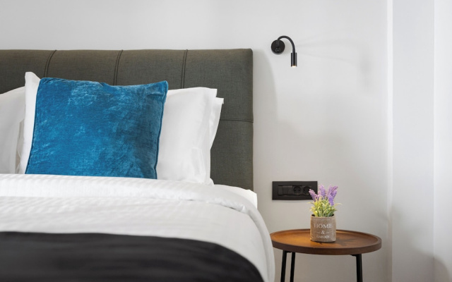 Glyfada Lux Olive Suites - Aura & Glow