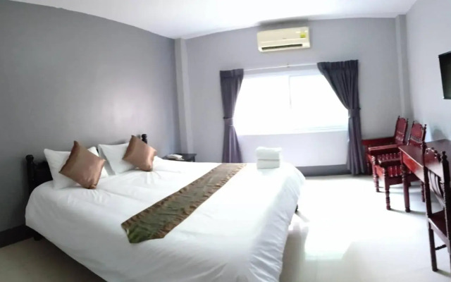 Submukdaphoomplace Hotel