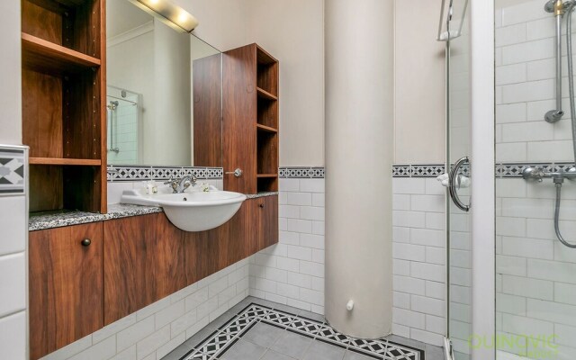 QV Lovely Princes Wharf Studio - 974
