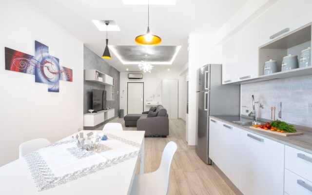 New & Stylish two Bedroom Apartment with Balconies