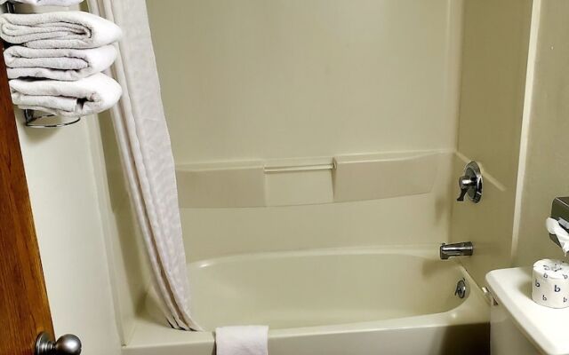 Super 8 By Wyndham Ticonderoga