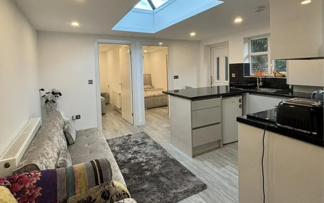 Cozy 2 Bed Property in High Wycombe Tn