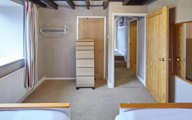 Host Stay Larpool Mews Holiday Home
