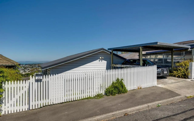 Views on Colenso - Napier Holiday Home