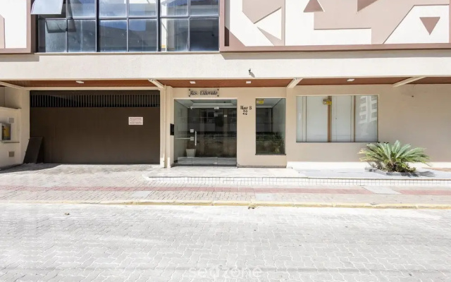 Apt w/ Balcony - Seafront in Meia Praia Ceo0104