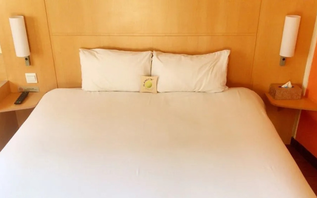 Ibis Dalian Zhongshan Square Hotel