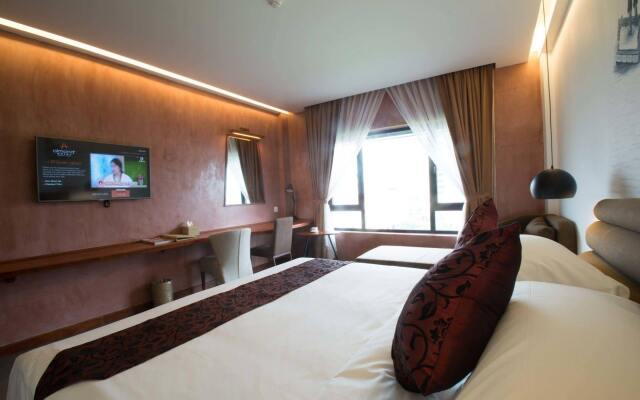 Almond Hotel Bassac River