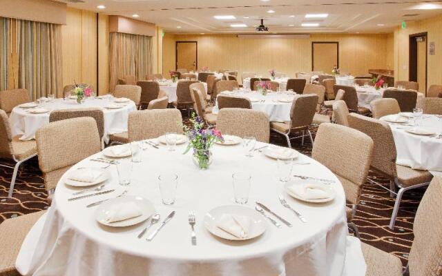 Holiday Inn Express & Suites Salinas