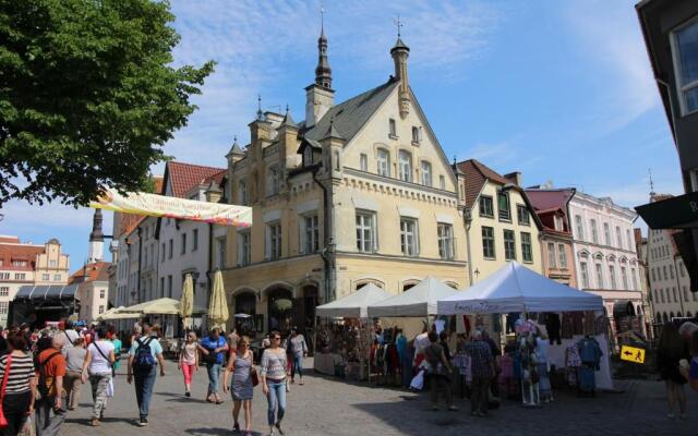 Town Hall Square Apartments - Old Town