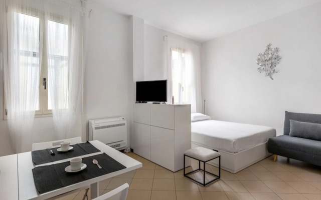 White Leaves Studio by Wonderful Italy