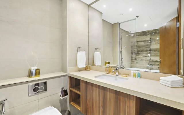 Mina Azizi - 422 2BD