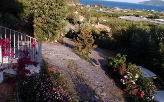 West Red Rock and View Leonidio maisonette studio