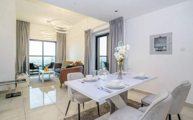 Tanin - Modern Spacious 1BR Apartment With 2 Balconies