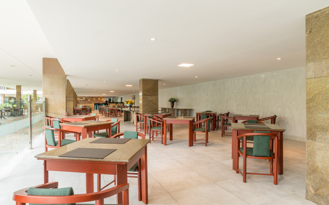 El Aram Beach & Convention