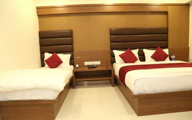 Royal King by Sky Stays Hotel