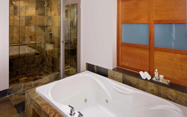 Chrysalis Inn & Spa Bellingham, Curio Collection by Hilton