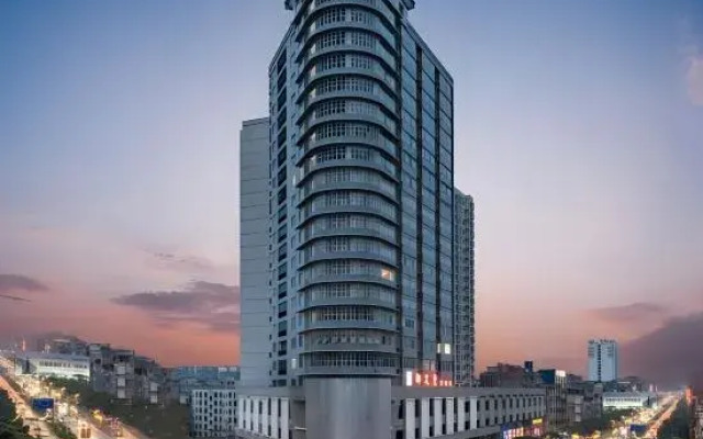 Echarm Hotel (Guigang Pingnan Central Square)