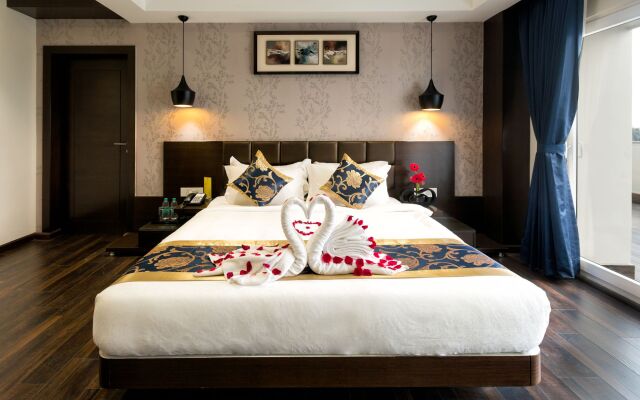 Hotel Saffron Crest