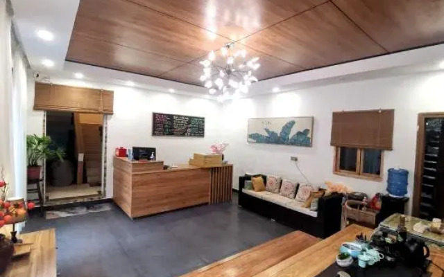 Fenghuang Shanjianxishui Courtyard Inn