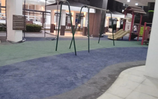 Family freindly 2 bedroom condo at Vine Residences