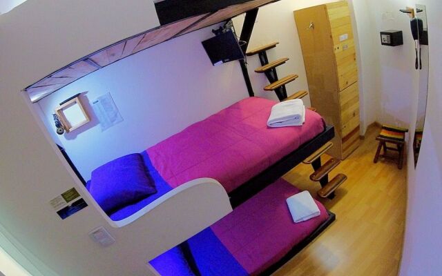 Hostal De La 57 - Hostel