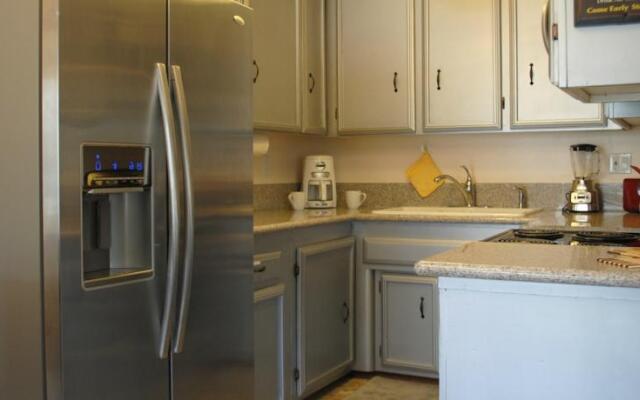 Downtown Chestnut Apartment