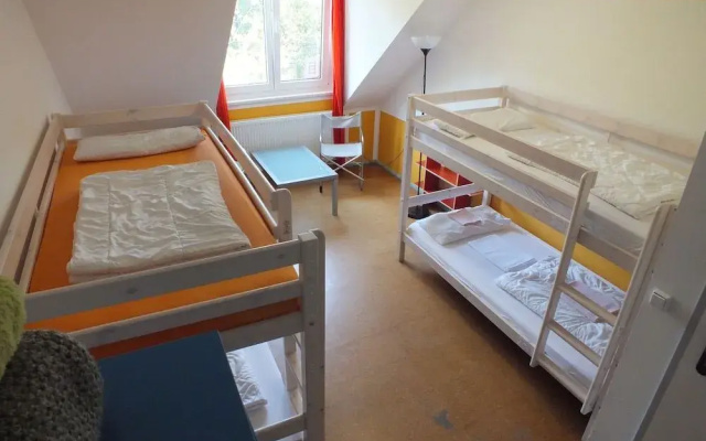 Max Hostel