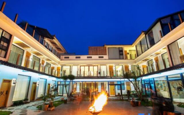 Yewang Su Lake View Light Luxury Hostel