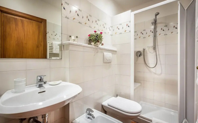 Classic Tuscany Apartment B by Mmega