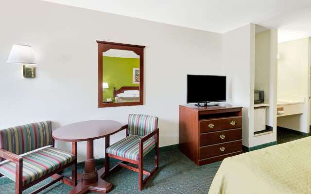 Super 8 by Wyndham De Soto