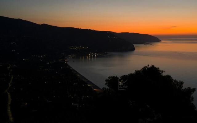 "melograno" Holiday Home With Swimming Pool and Private Beach