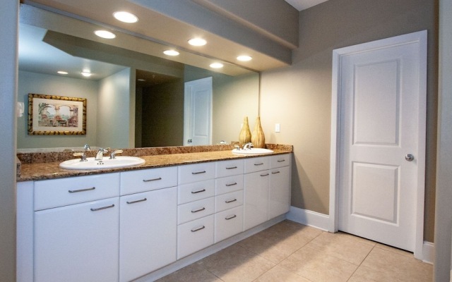 Crb1015 4 Bedroom Condo