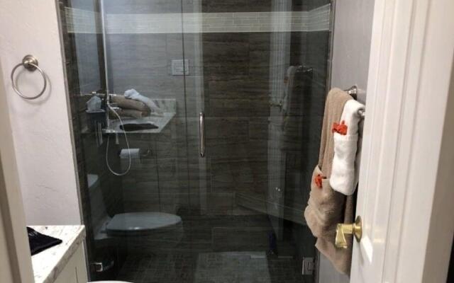 Menehune Shores 405 2 Bedroom Condo