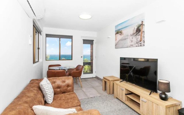 67 South Pacific Crescent - Studio Apartment