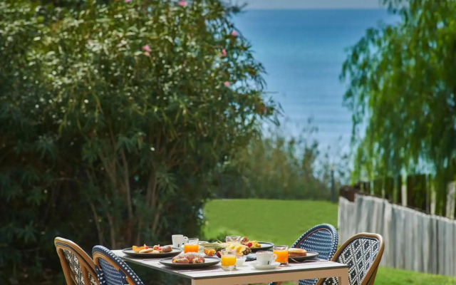 Serenusa Resort