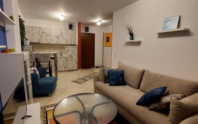 Lovely Flat with Balcony and Sea View in Becici
