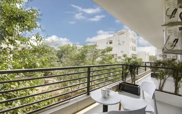 Saltstayz Premier – Galleria Market Road & Sector 27