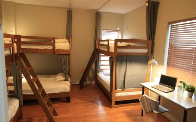 The Clarence Park - Hostel