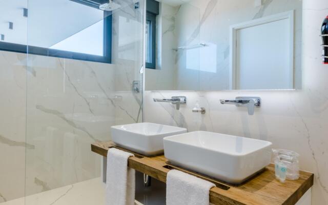 Vitae in Sutivan with 3 bedrooms and 3 bathrooms