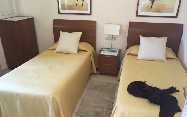 Apartamentos Benal Beach