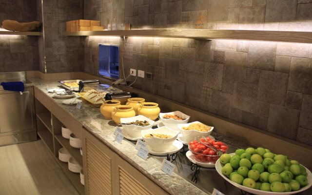 Lan Kwai Fong Garden Hotel