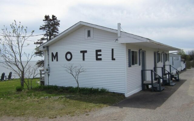 Bay Breeze Motel