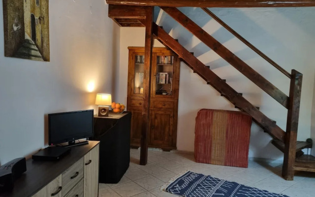 Charming Traditional 1-bed House in Rhodes