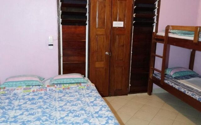 Blue Pango Motel - Hostel