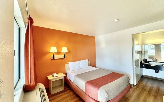 Studio 6 Suites – Bellflower, Ca  - Los Angeles