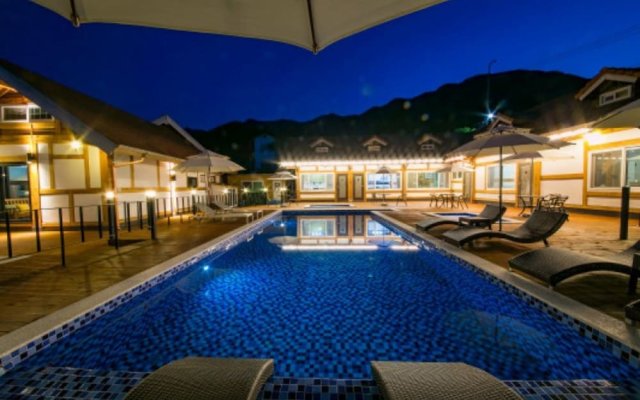 Sancheong Damga Pool Villa