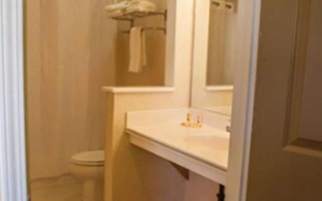 Marinwood Inn & Suites