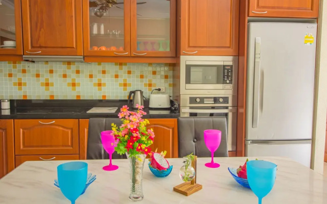 2 Bed Majestic Villa Near Beach
