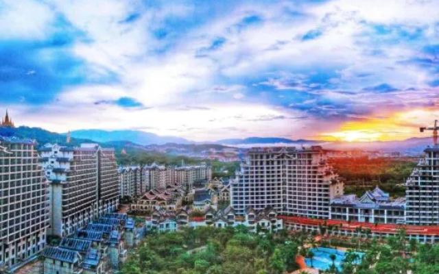 Days Inn Wyndham Xishuangbanna Jinghong Rainforest Park (Mengluo Dafosi Branch)